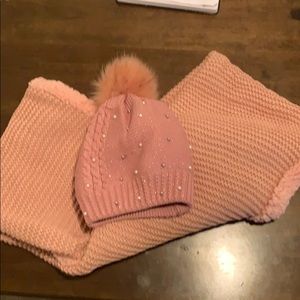 Very cute and warm pink infinity scarf and hat